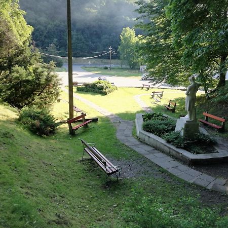Parva Foresta Apartment Miskolc Ngoại thất bức ảnh