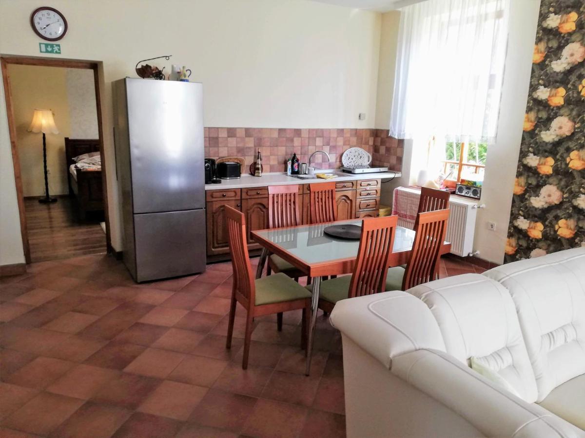 Parva Foresta Apartment Miskolc Ngoại thất bức ảnh