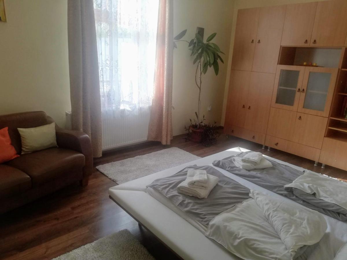 Parva Foresta Apartment Miskolc Ngoại thất bức ảnh